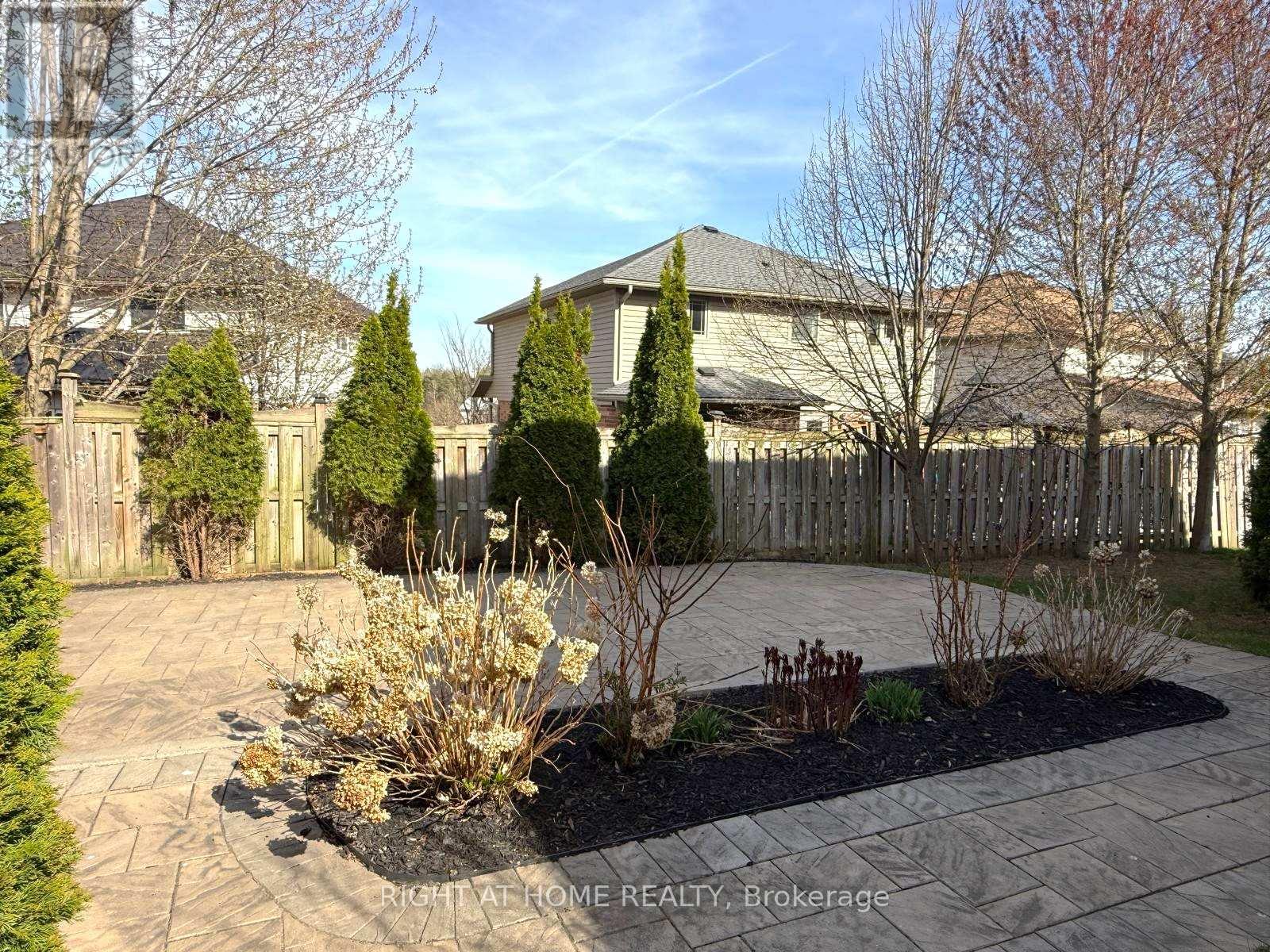 520 Pine Hollow Court, Kitchener, Ontario  N2R 1T3 - Photo 16 - X12318709