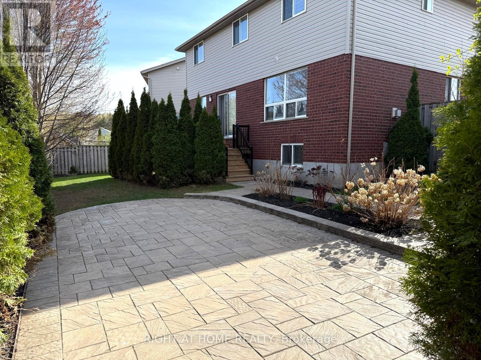 520 Pine Hollow Court, Kitchener, Ontario  N2R 1T3 - Photo 17 - X12318709