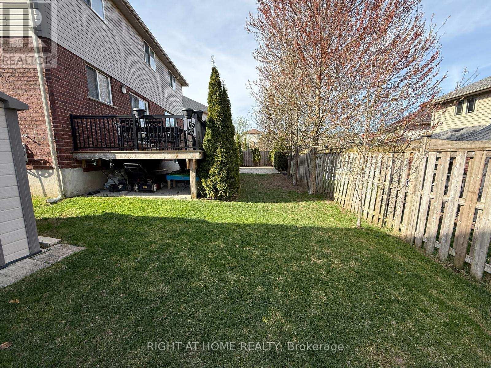 520 Pine Hollow Court, Kitchener, Ontario  N2R 1T3 - Photo 18 - X12318709