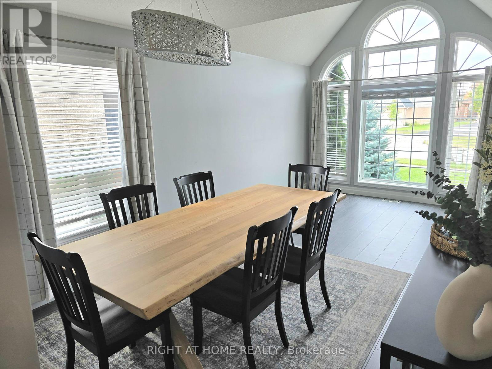 520 Pine Hollow Court, Kitchener, Ontario  N2R 1T3 - Photo 6 - X12318709