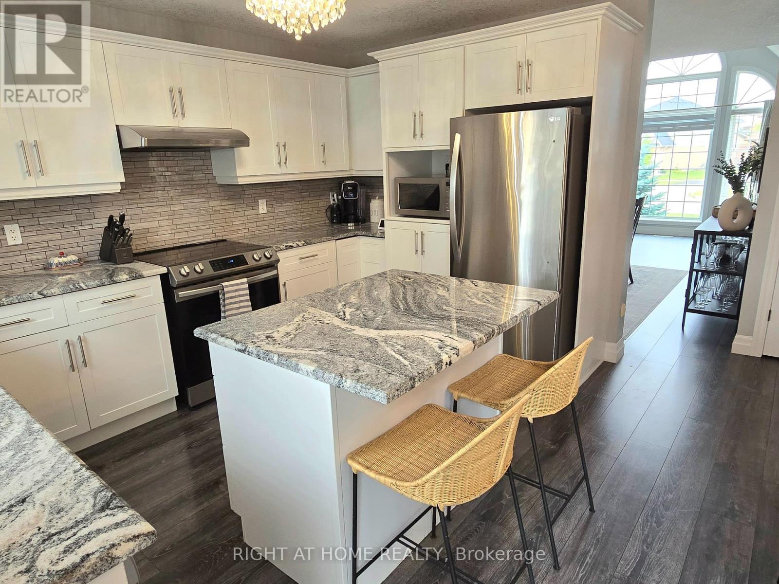 520 Pine Hollow Court, Kitchener, Ontario  N2R 1T3 - Photo 7 - X12318709