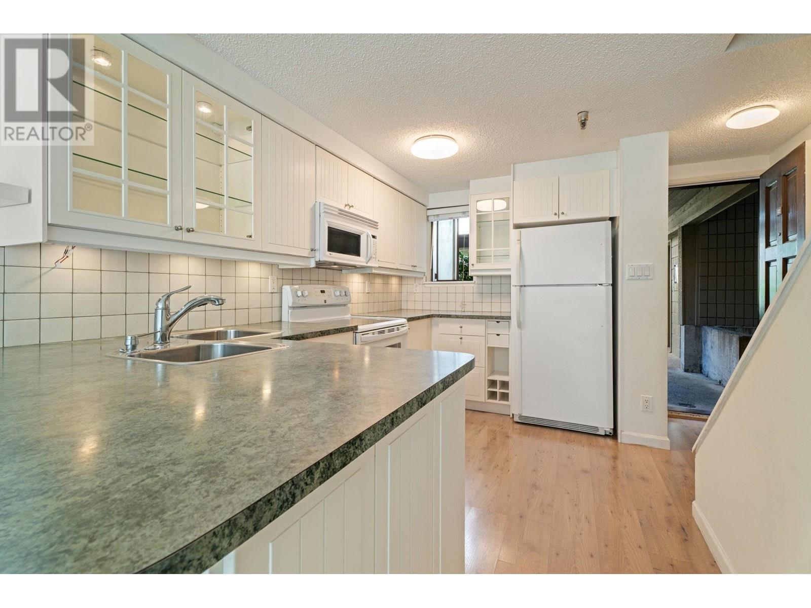 122 1363 Clyde Avenue, West Vancouver, British Columbia  V7T 3W9 - Photo 5 - R3023799