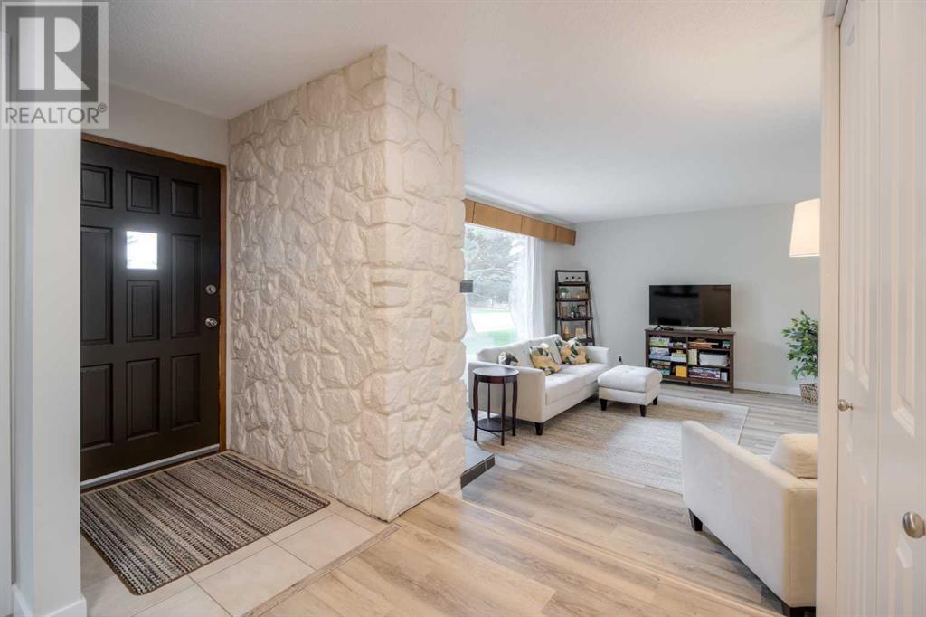 Property at 1602 Ashgrove Road S image 3