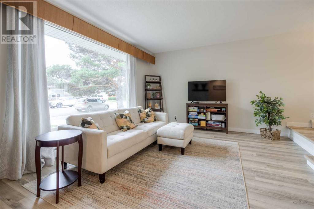 Property at 1602 Ashgrove Road S image 5