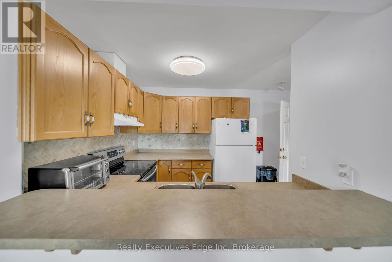 5 - 142 York Road, Guelph, Ontario  N1E 3E9 - Photo 4 - X12318759
