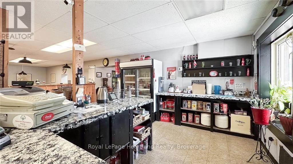 3064 Patrick Street, Howick, Ontario  N0G 1V0 - Photo 14 - X12318824