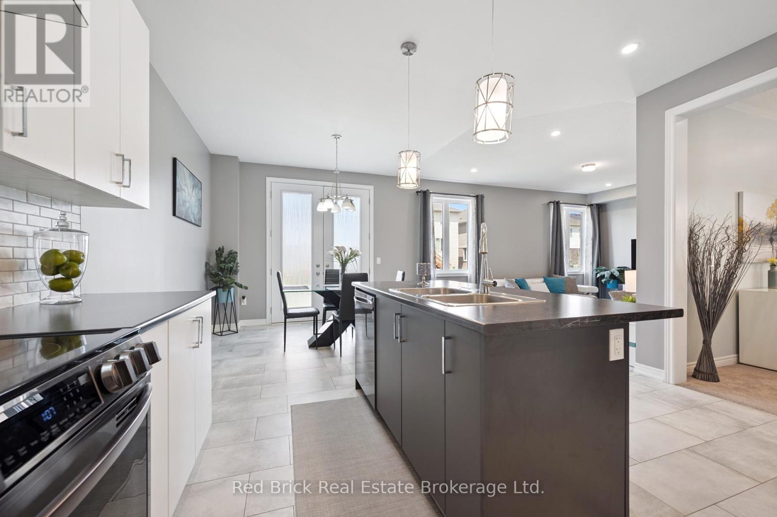71 Harpin Way W, Centre Wellington, Ontario  N1M 0H8 - Photo 9 - X12318828