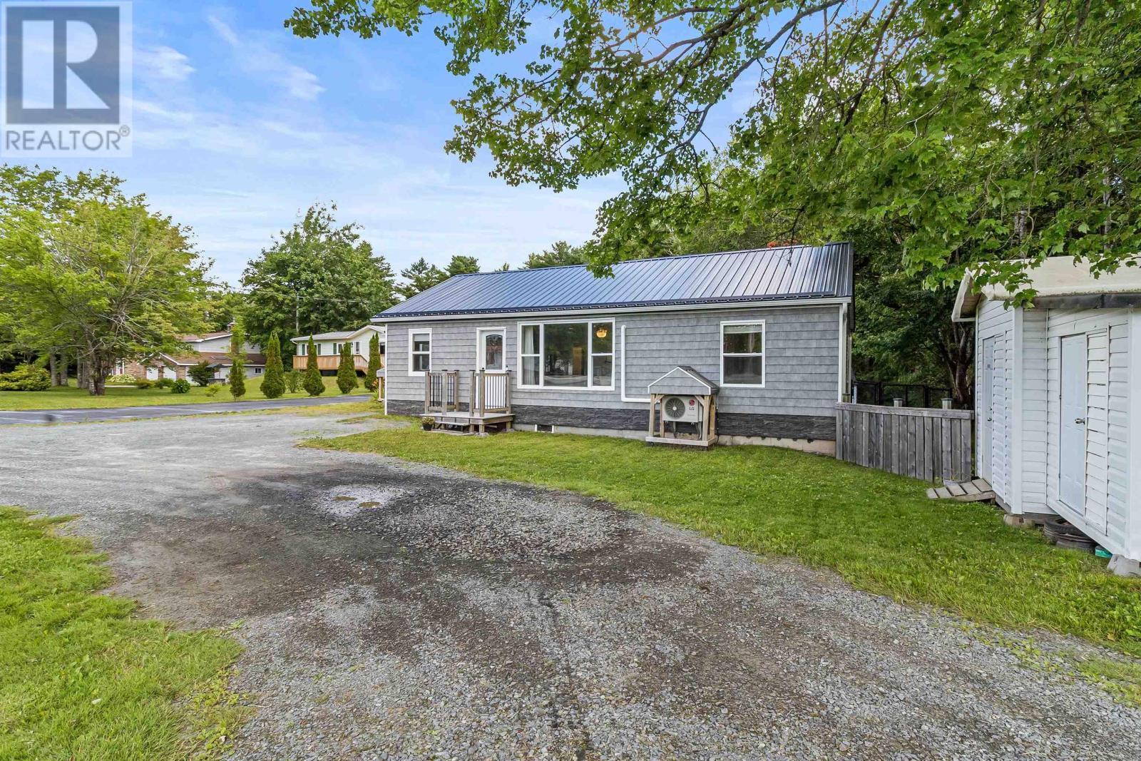 451 Highway 1, Mount Uniacke, Nova Scotia  B0N 1Z0 - Photo 2 - 202518746
