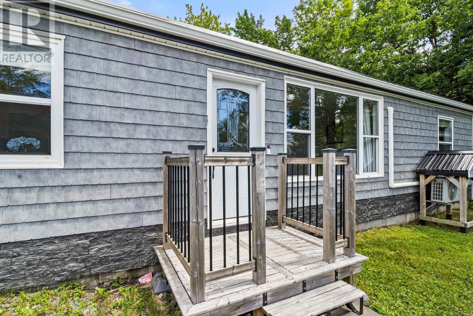 451 Highway 1, Mount Uniacke, Nova Scotia  B0N 1Z0 - Photo 4 - 202518746
