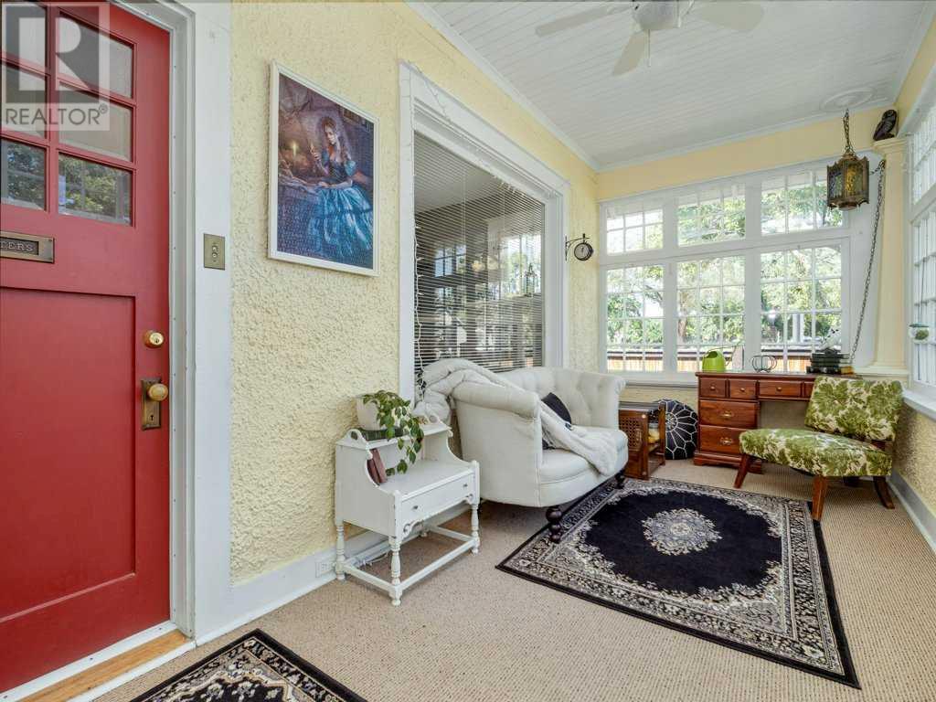 Property at 602 11 Street S image 3