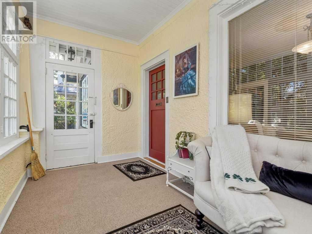 Property at 602 11 Street S image 4