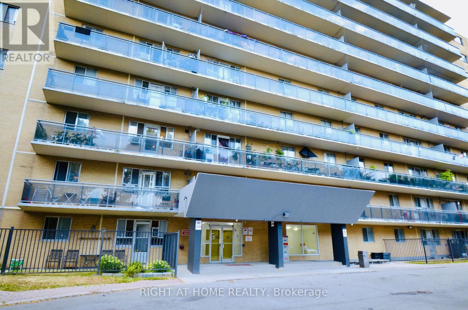 Property at 216 - 100 DUNDALK DRIVE image 4