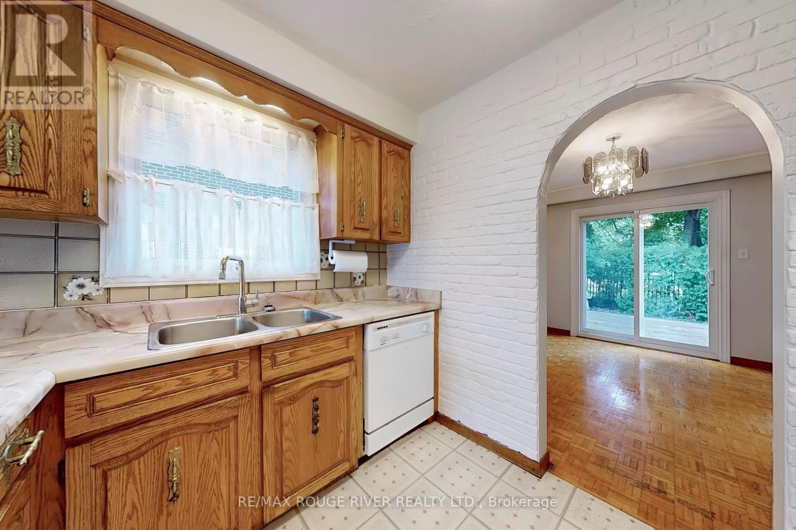 9 Comrie Terrace, Toronto, Ontario  M1M 3T1 - Photo 10 - E12318843