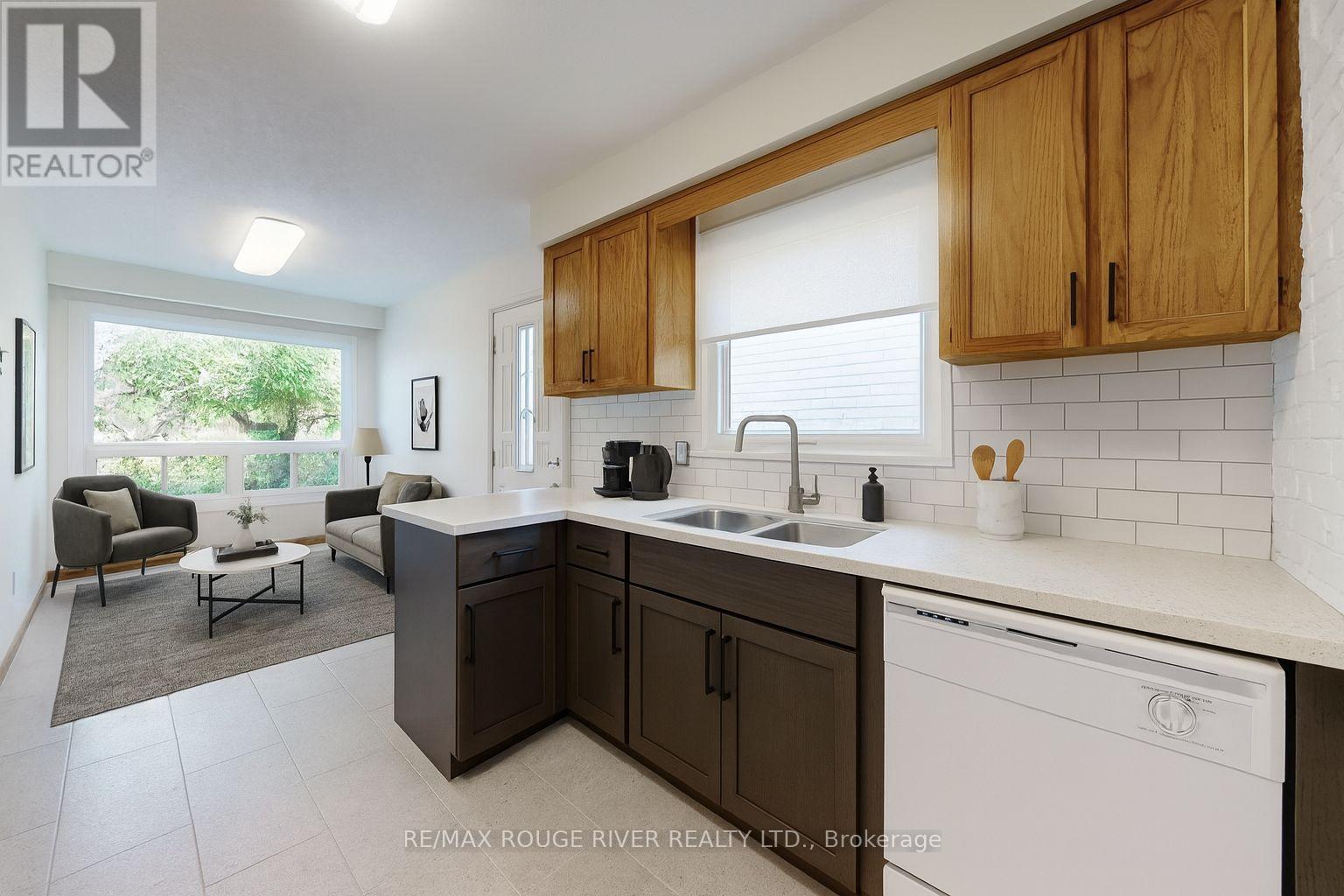 9 Comrie Terrace, Toronto, Ontario  M1M 3T1 - Photo 12 - E12318843