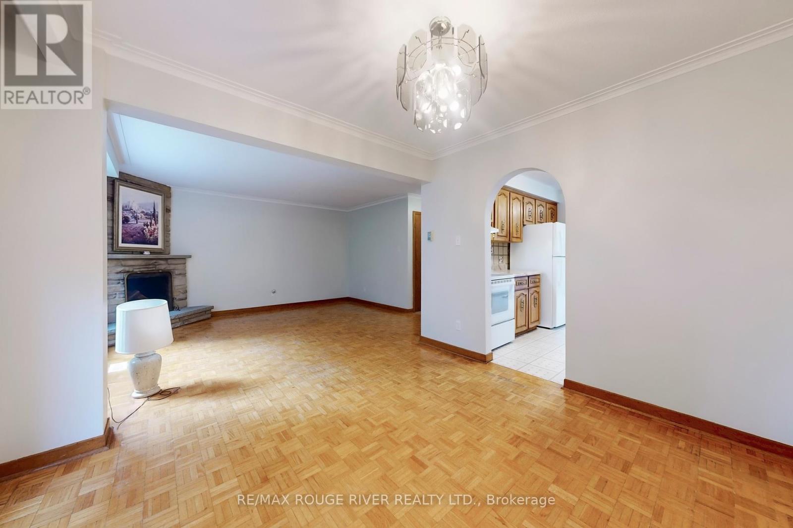 9 Comrie Terrace, Toronto, Ontario  M1M 3T1 - Photo 6 - E12318843