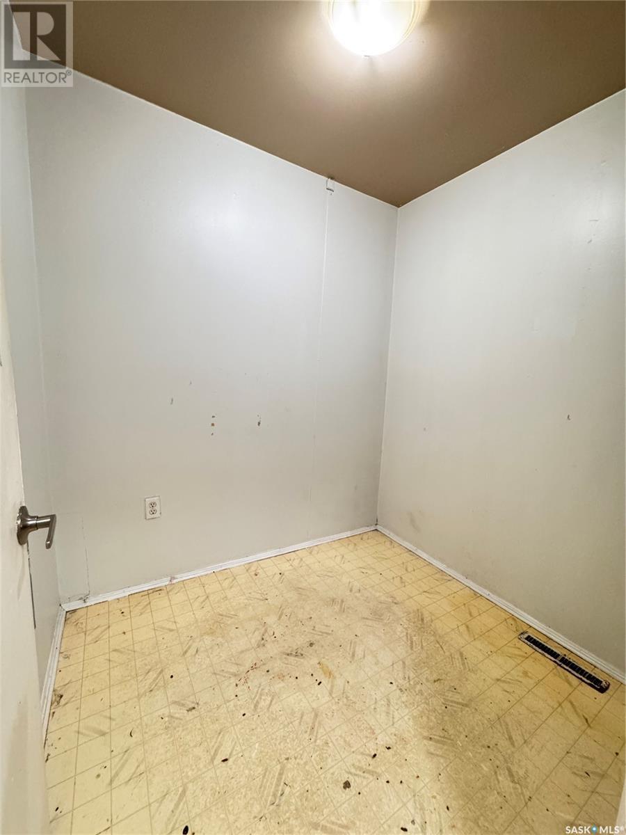 518 U Avenue S, Saskatoon, Saskatchewan  S7M 3C7 - Photo 11 - SK014369