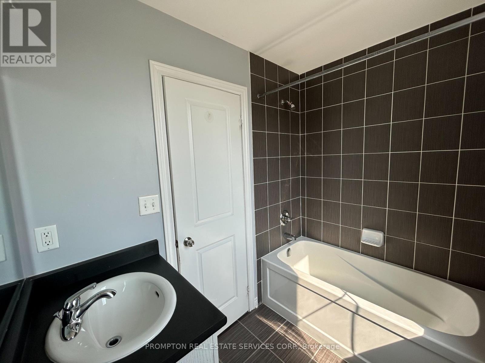 1 Fresnel Road, Brampton, Ontario  L7A 4Z2 - Photo 13 - W12318817