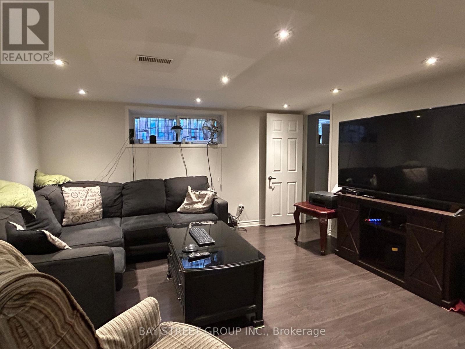 1011 Janette Street, Newmarket, Ontario  L3Y 3C4 - Photo 15 - N12318865