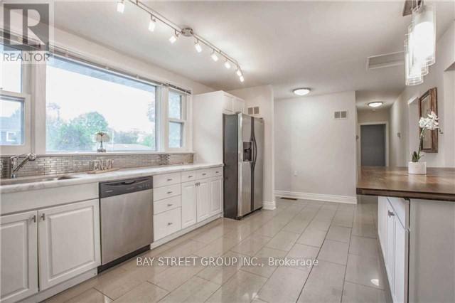 1011 Janette Street, Newmarket, Ontario  L3Y 3C4 - Photo 4 - N12318865