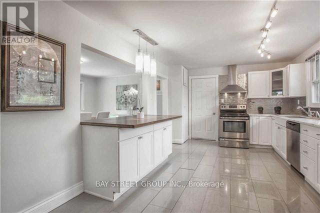 1011 Janette Street, Newmarket, Ontario  L3Y 3C4 - Photo 5 - N12318865