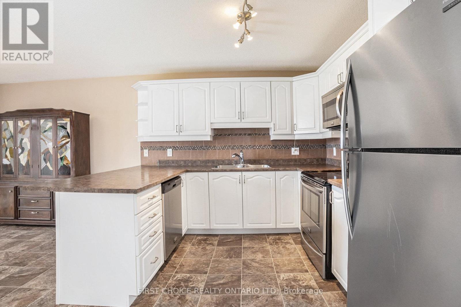 106 Panorama Avenue, Alfred And Plantagenet, Ontario  K0A 3K0 - Photo 6 - X12318913