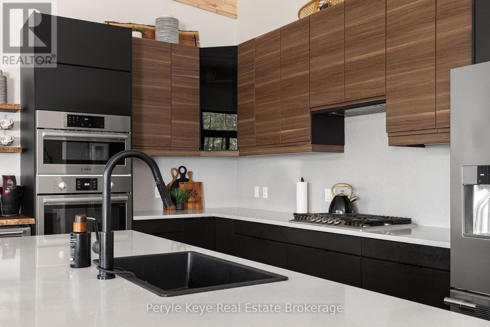 1-1387 Oxbow Lake Road, Lake Of Bays, Ontario  P1H 2J6 - Photo 3 - X12318810