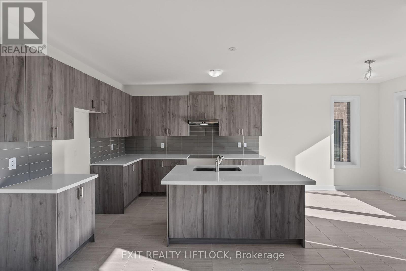 814 Griffin Trail, Peterborough North, Ontario  K9K 0J4 - Photo 8 - X12318943