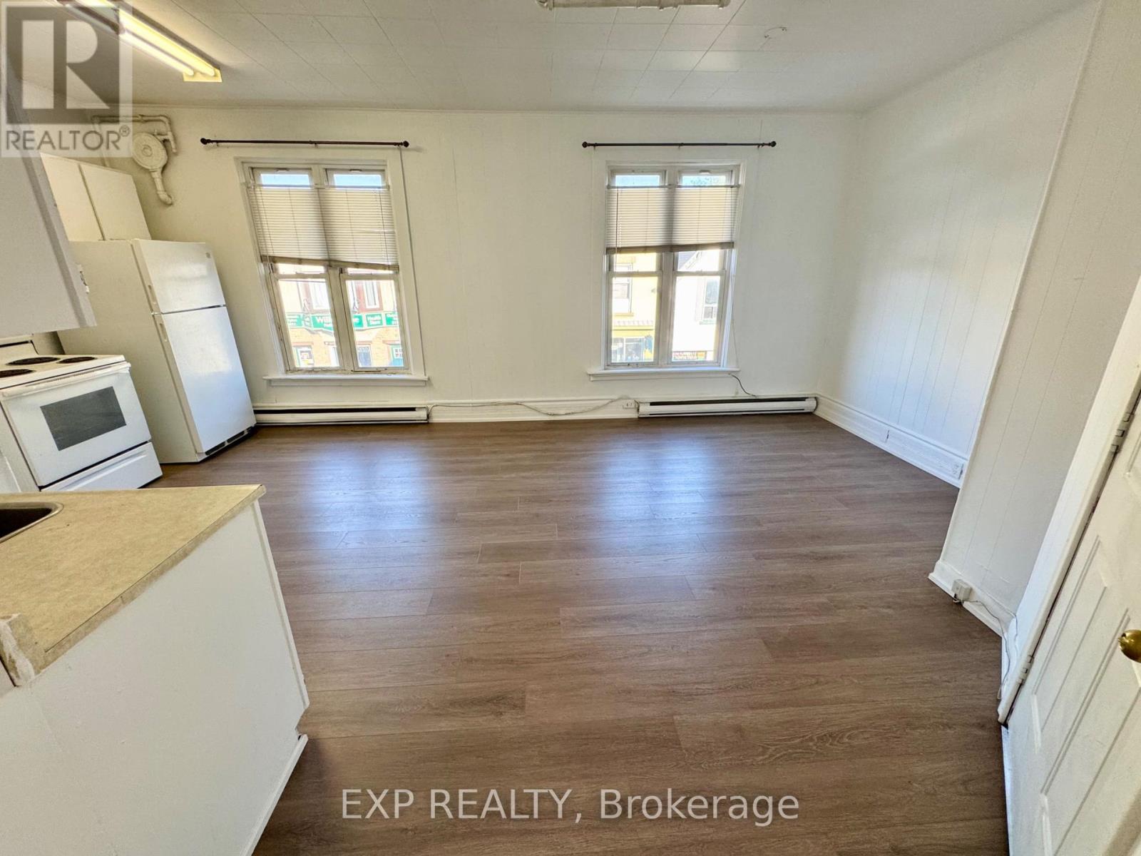 Unit A - 17 Mill Street E, Halton Hills, Ontario  L7J 1G8 - Photo 3 - W12318921