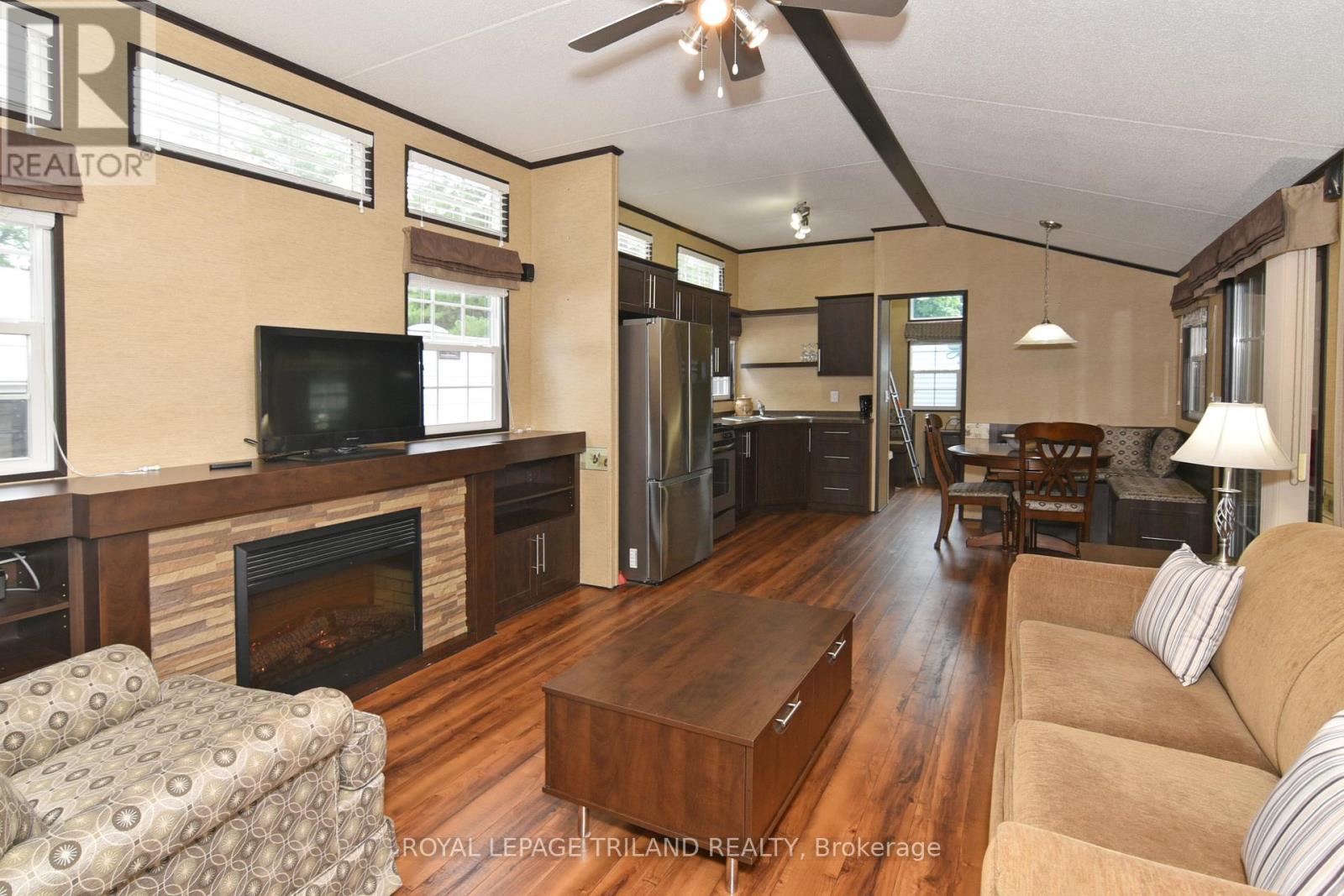 G34 - 9338 West Ipperwash Road, Lambton Shores, Ontario  N0N 1J0 - Photo 11 - X12318953