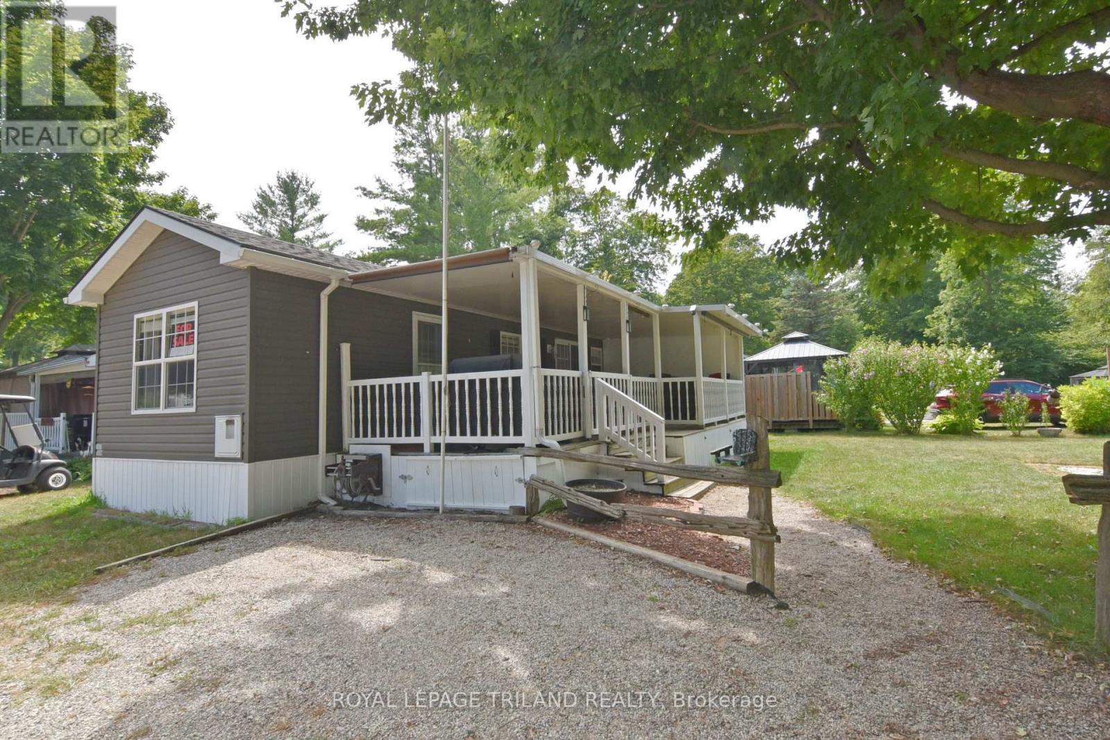 G34 - 9338 West Ipperwash Road, Lambton Shores, Ontario  N0N 1J0 - Photo 4 - X12318953