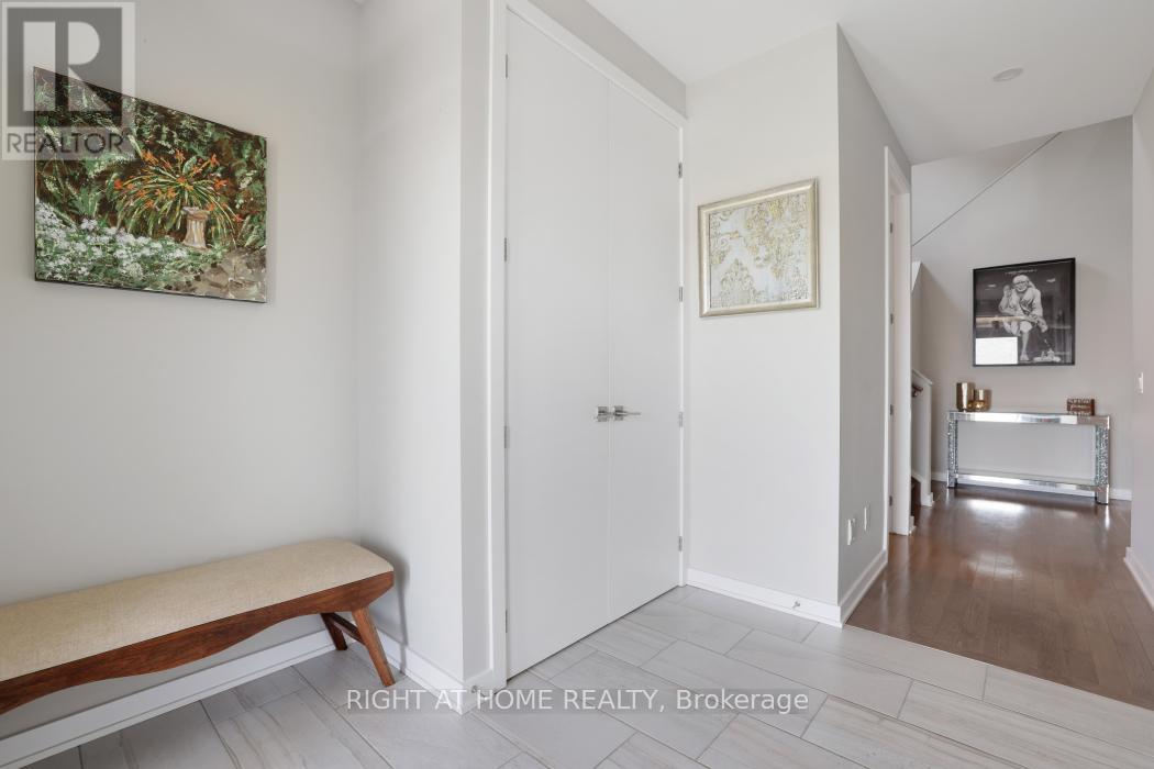 159 Rockmelon Street, Ottawa, Ontario  K1X 0K6 - Photo 3 - X12319001