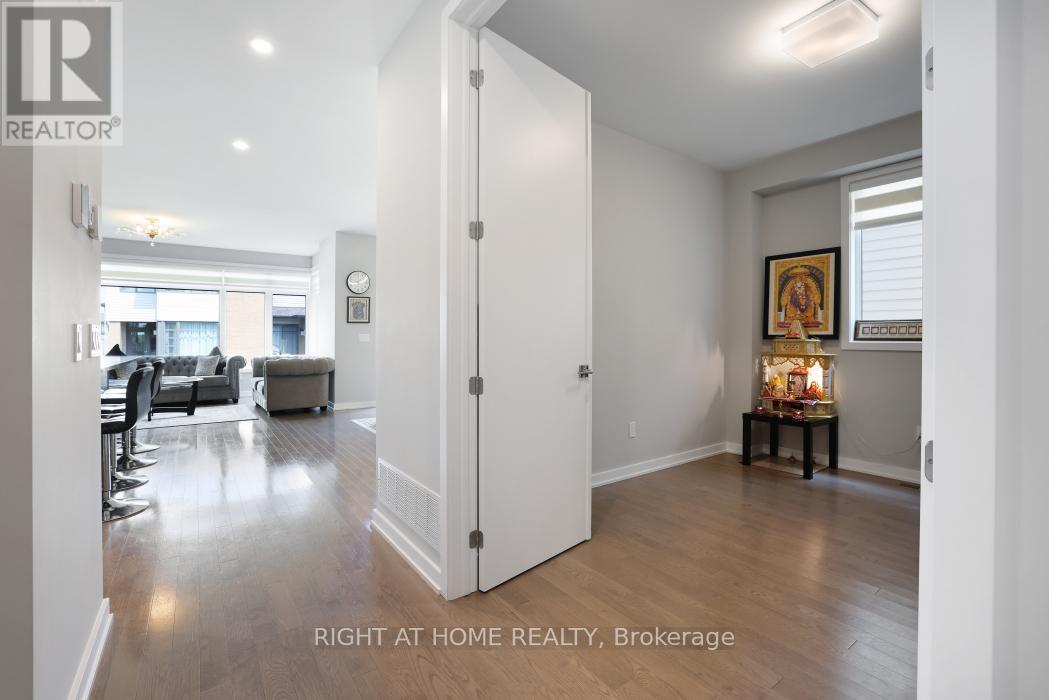 159 Rockmelon Street, Ottawa, Ontario  K1X 0K6 - Photo 5 - X12319001