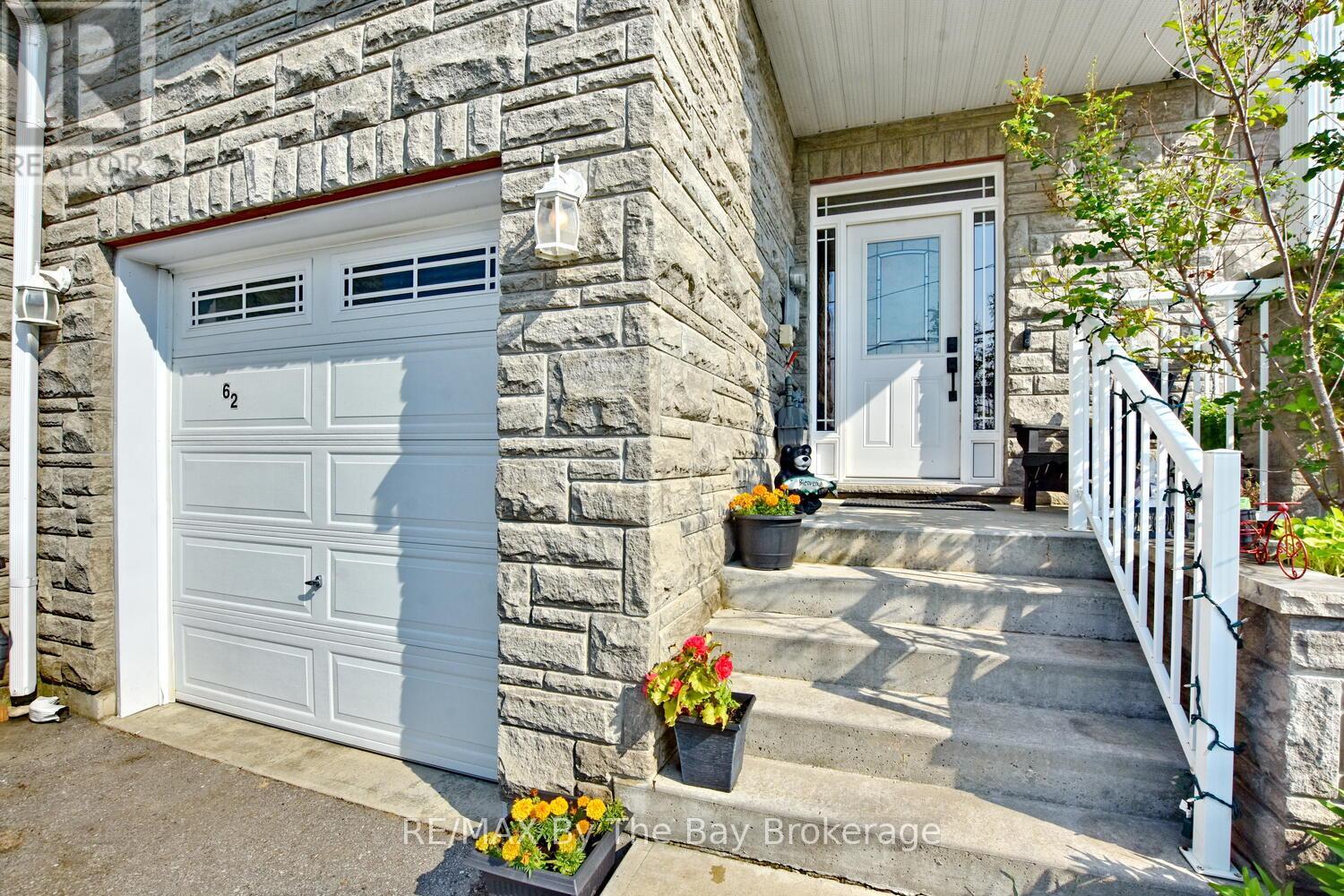 62 Puccini Drive, Wasaga Beach, Ontario  L9Z 1Z4 - Photo 2 - S12318979