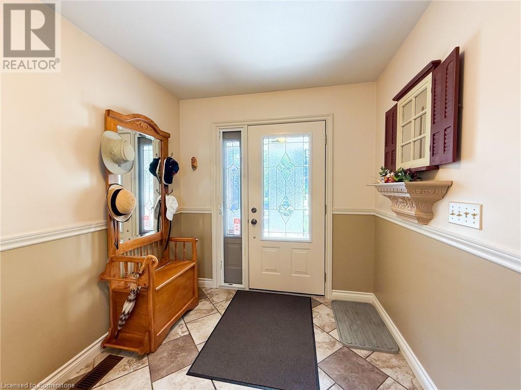 Property at 115 LYNNDALE Road image 4