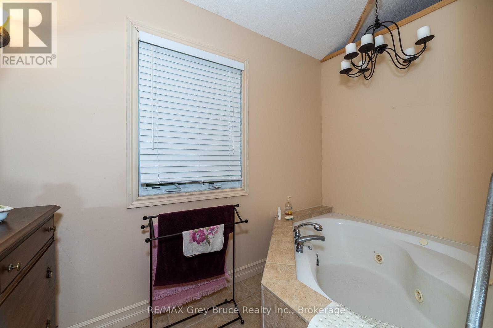 216152 Concession 4 Road, Chatsworth, Ontario  N0H 1G0 - Photo 12 - X12319004