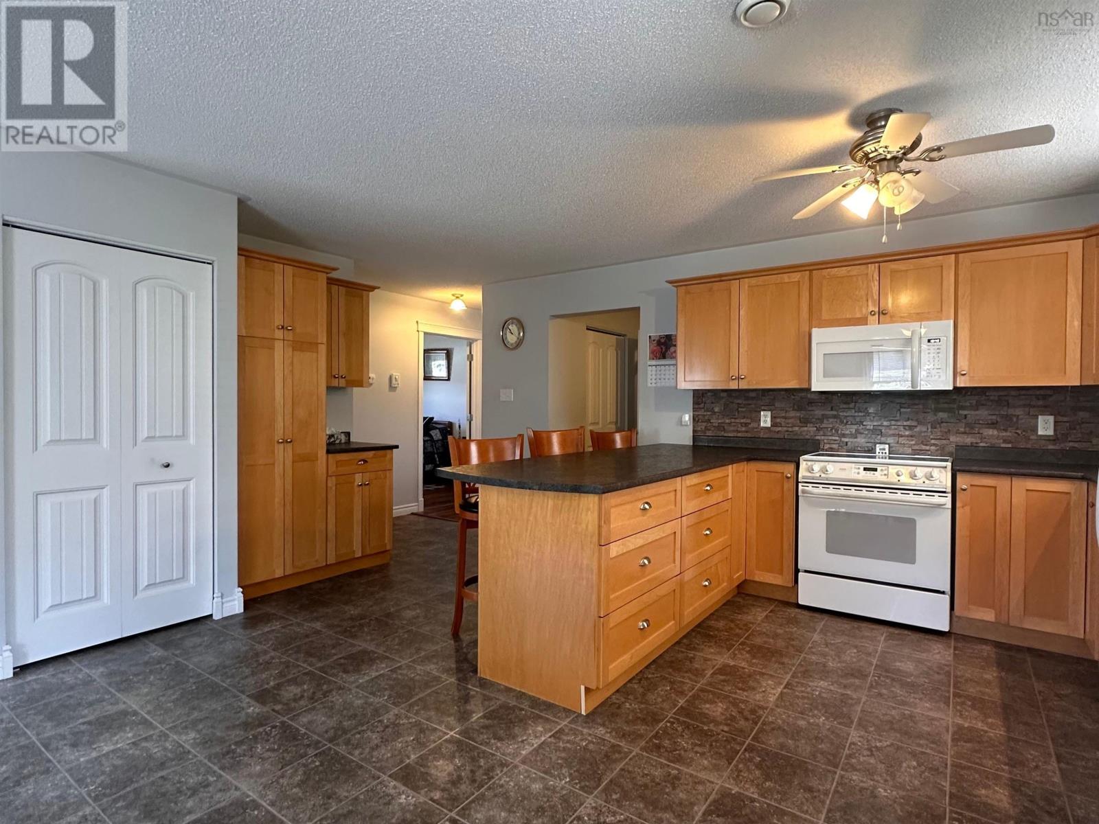 8 Dr Ernst Court, Bridgewater, Nova Scotia  B4V 9A3 - Photo 8 - 202516117