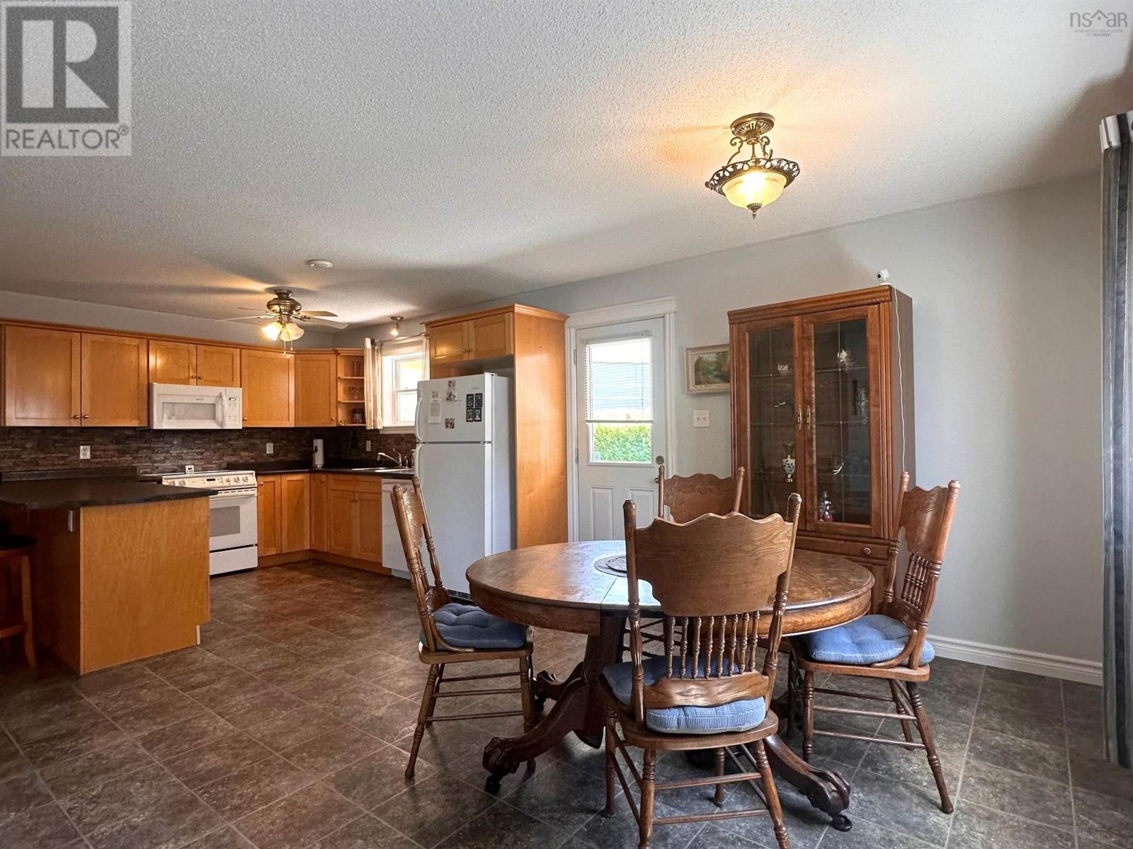 8 Dr Ernst Court, Bridgewater, Nova Scotia  B4V 9A3 - Photo 9 - 202516117