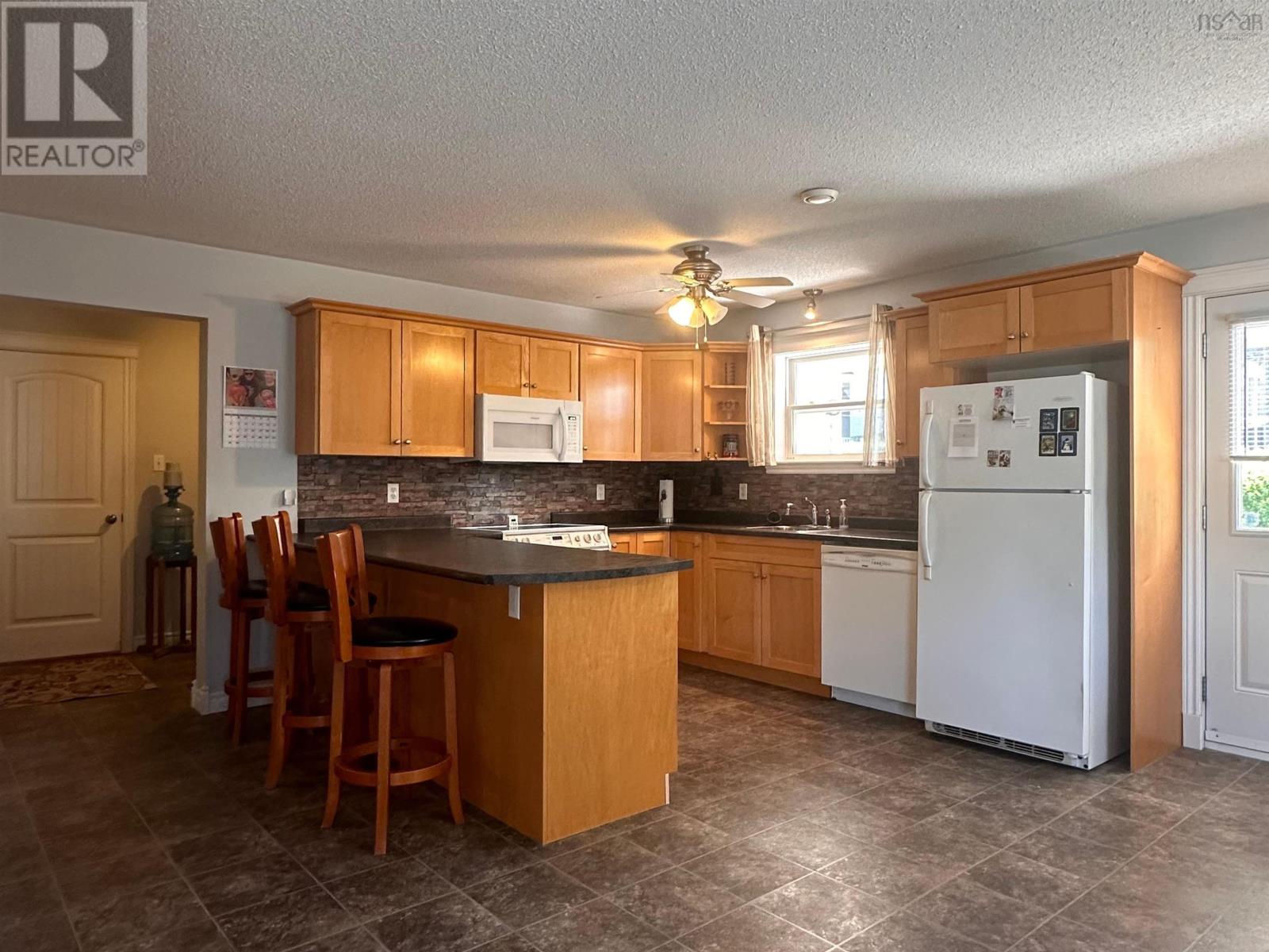 8 Dr Ernst Court, Bridgewater, Nova Scotia  B4V 9A3 - Photo 7 - 202516117
