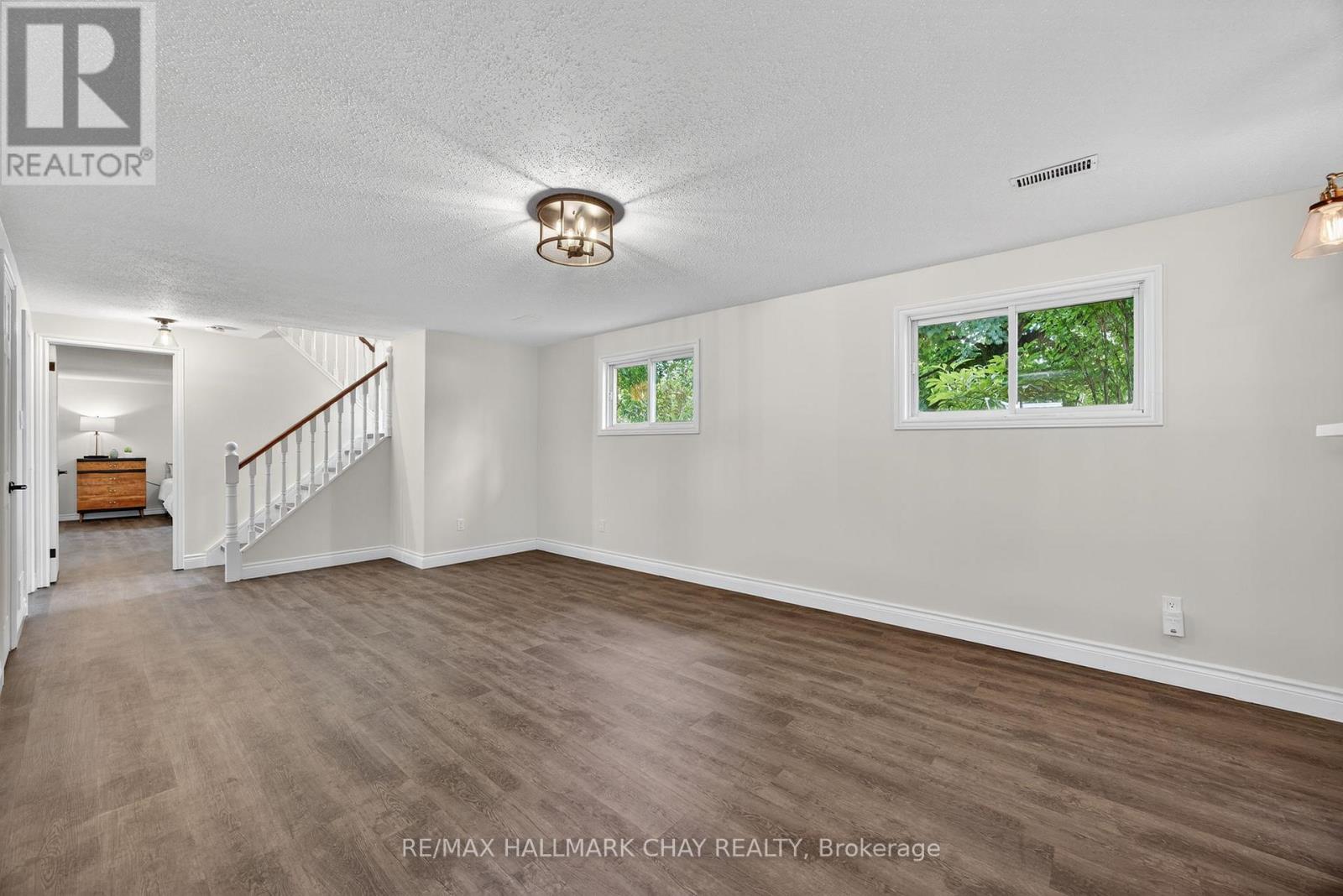 206 North Ridge Drive, Essa, Ontario  L0L 2N0 - Photo 30 - N12319016