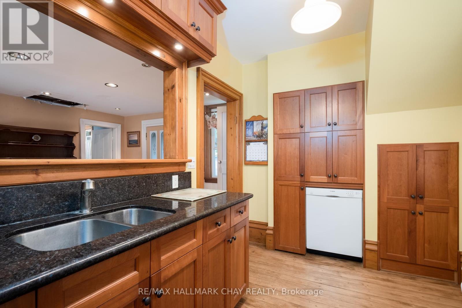 929 Yonge Street, Barrie, Ontario  L9J 0E9 - Photo 9 - S12318956
