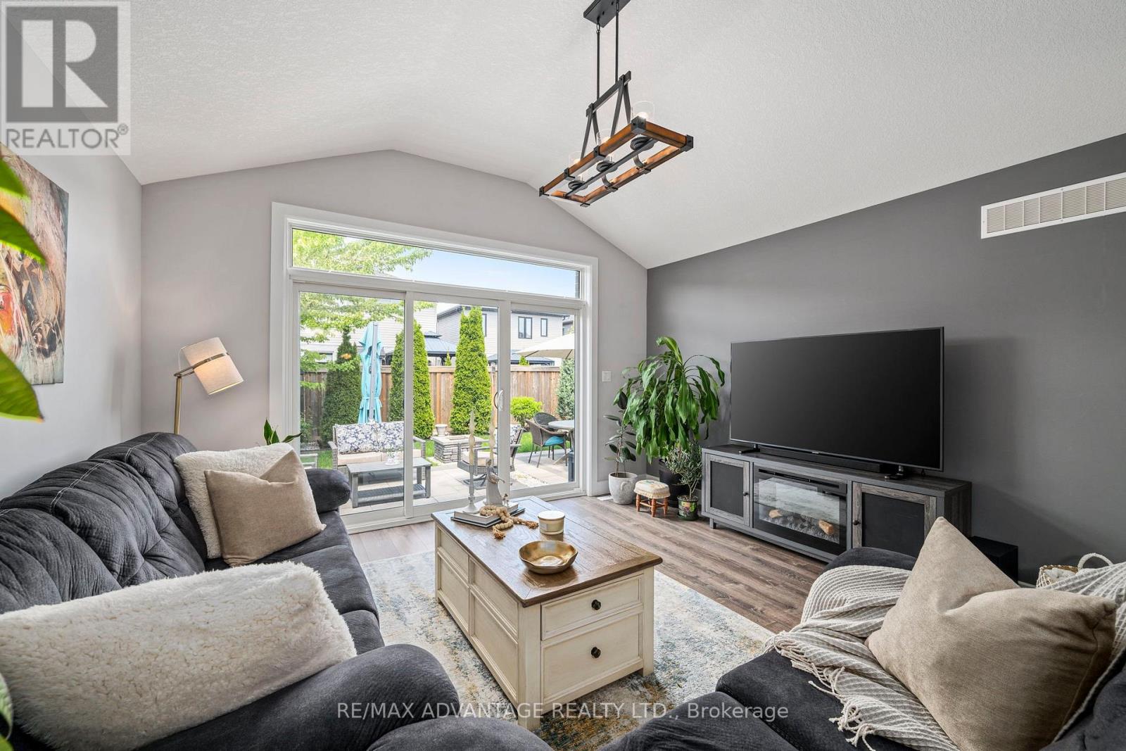 Photo 12 of 39 for 380 Tansbury Street