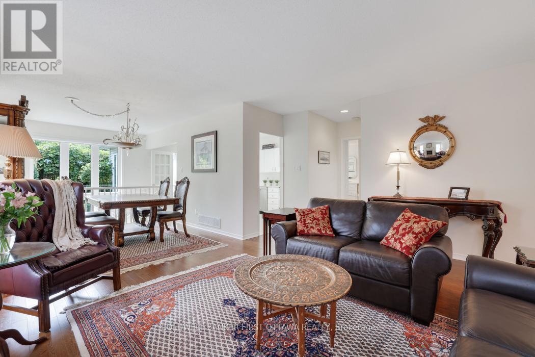 10 Ladybirds Crescent, Ottawa, Ontario  K2S 1Z6 - Photo 14 - X12319036