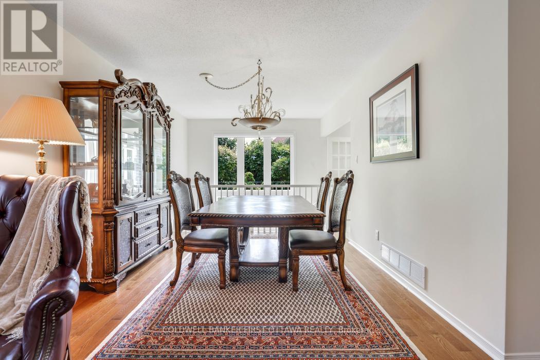 10 Ladybirds Crescent, Ottawa, Ontario  K2S 1Z6 - Photo 15 - X12319036