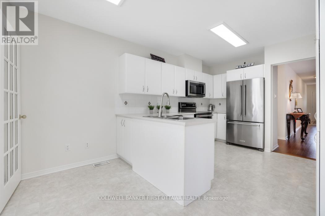 10 Ladybirds Crescent, Ottawa, Ontario  K2S 1Z6 - Photo 17 - X12319036