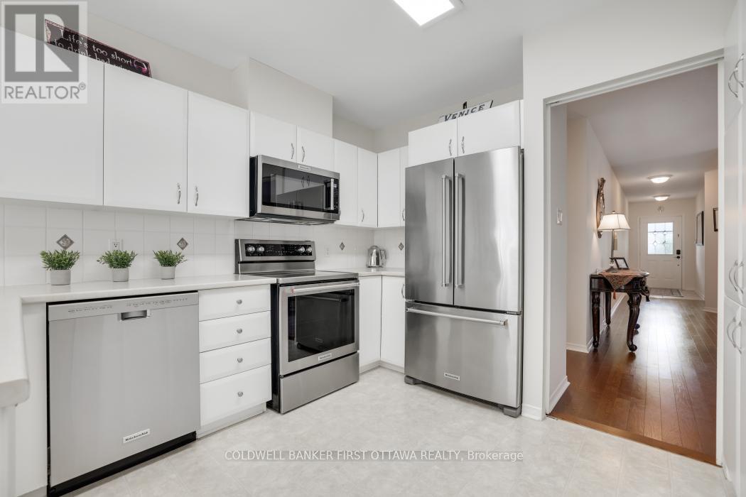 10 Ladybirds Crescent, Ottawa, Ontario  K2S 1Z6 - Photo 18 - X12319036