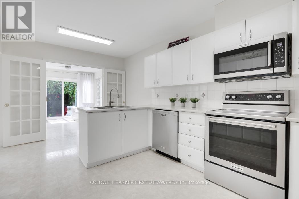 10 Ladybirds Crescent, Ottawa, Ontario  K2S 1Z6 - Photo 19 - X12319036