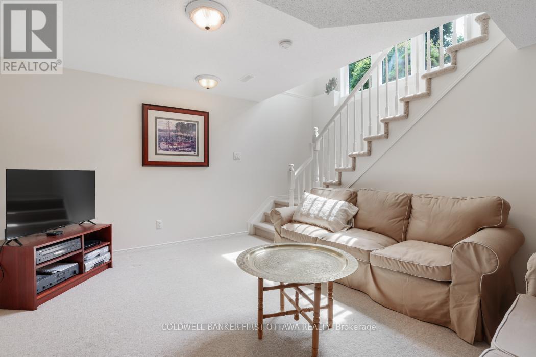 10 Ladybirds Crescent, Ottawa, Ontario  K2S 1Z6 - Photo 30 - X12319036