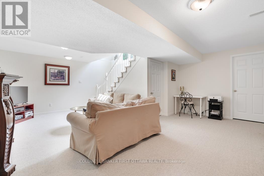 10 Ladybirds Crescent, Ottawa, Ontario  K2S 1Z6 - Photo 31 - X12319036