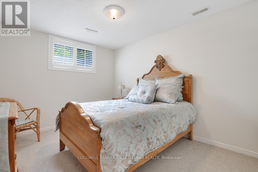 10 Ladybirds Crescent, Ottawa, Ontario  K2S 1Z6 - Photo 33 - X12319036