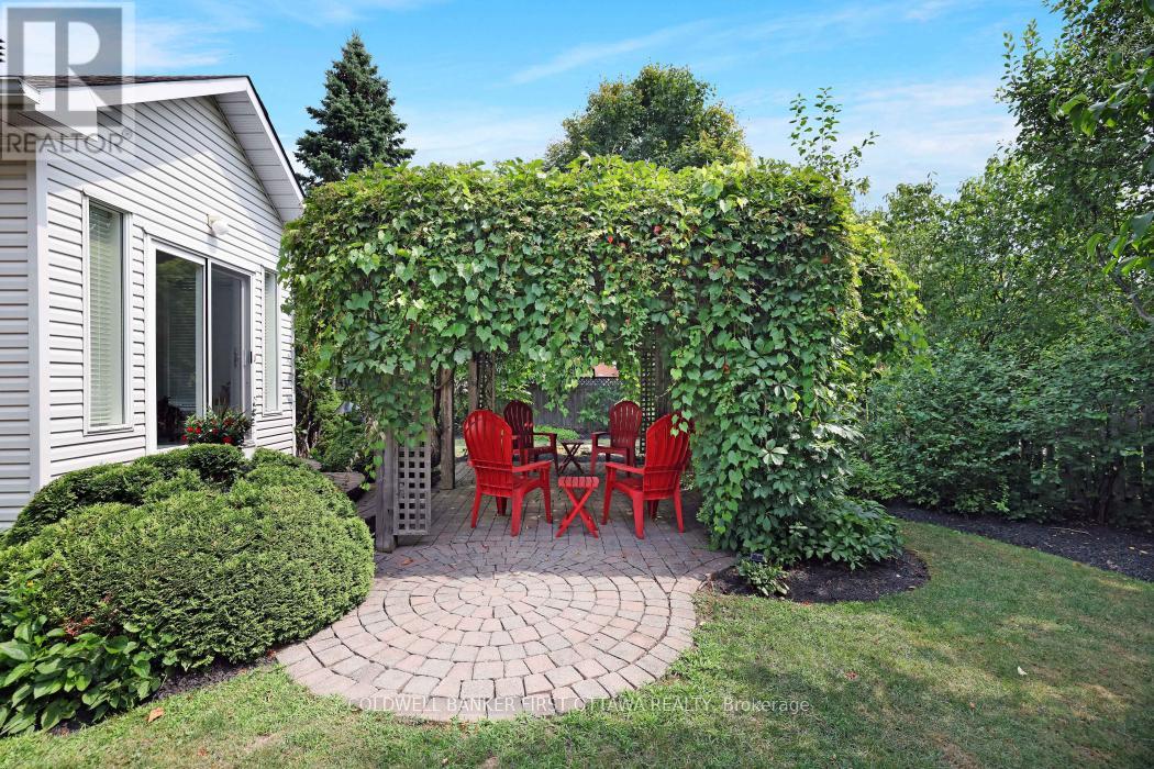 10 Ladybirds Crescent, Ottawa, Ontario  K2S 1Z6 - Photo 38 - X12319036